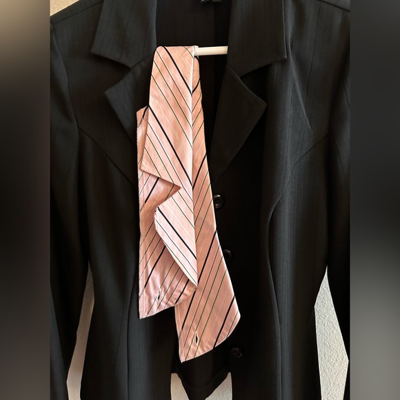 Black Striped blazer with skirt | size 5/6 - Picture 7 of 7